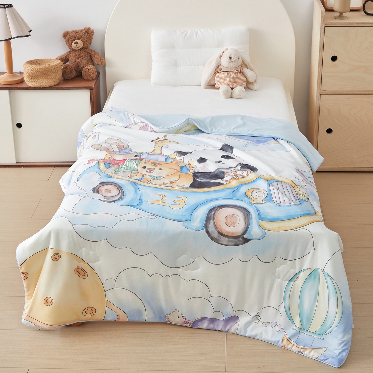 91家纺网 家纺一手货源 找家纺 荷马之梦 2026新款凉凉梦境-原创手绘母婴风针织凉感山茶蚕丝儿童双感夏被夏凉被空调被 跑跑小熊猫