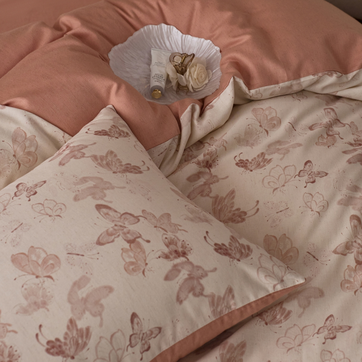 91家纺网 家纺一手货源 找家纺 如一 2026新款A类复古全棉棉麻印花四件套 蝶影