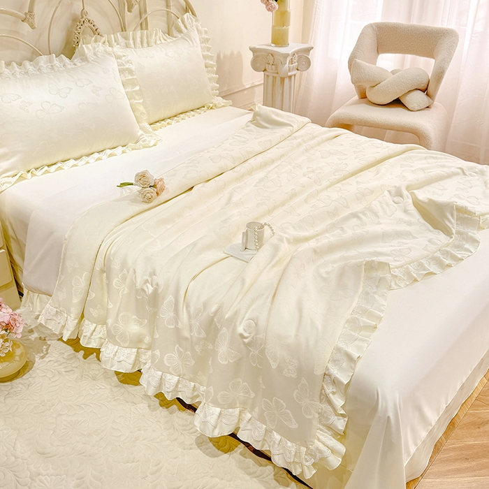 91家纺网 家纺一手货源 找家纺 优贝家纺 2026新款-高克重PE聚乙中分子提花银丝缎刺绣法式花边复合凉感软席 花信-浅灰