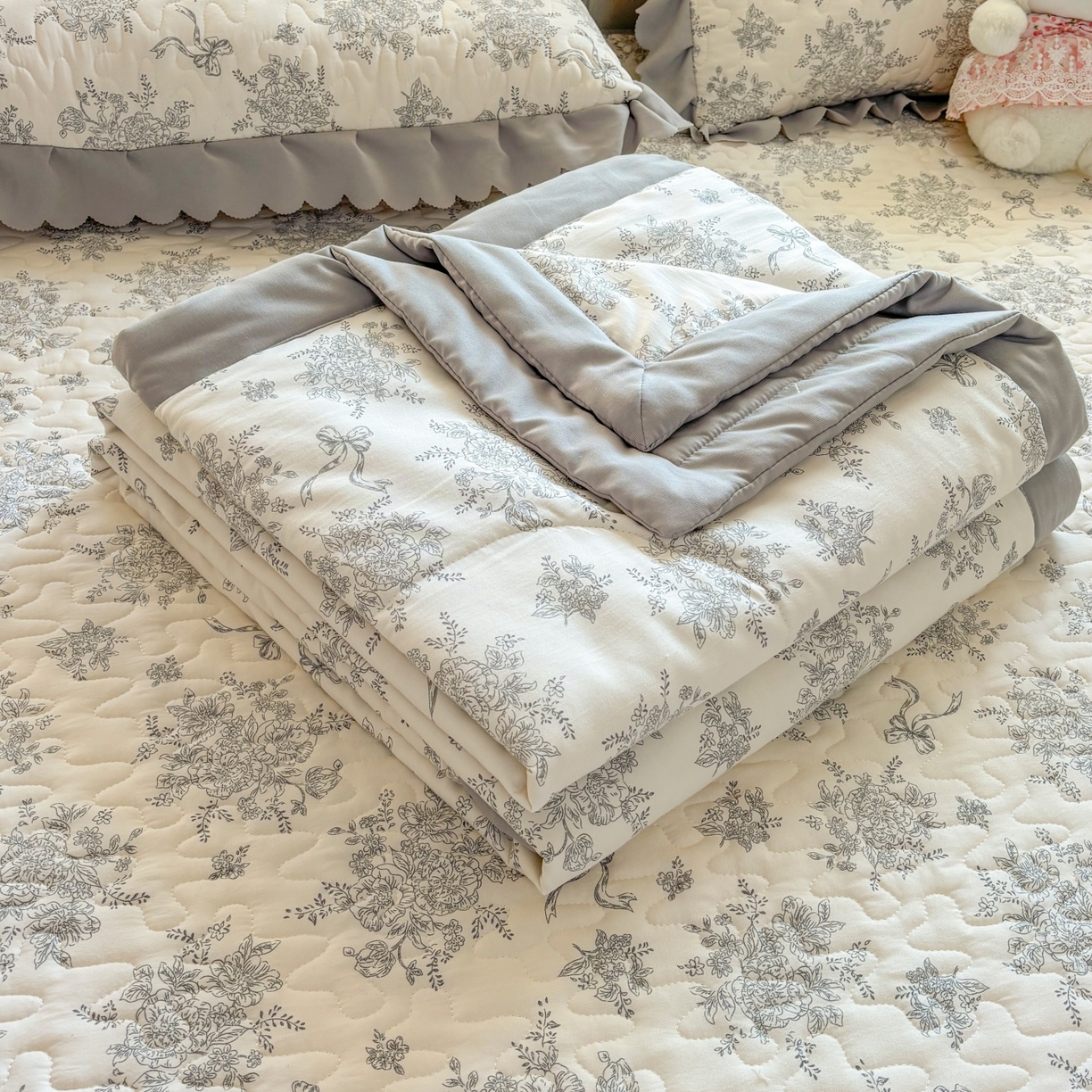 91家纺网 家纺一手货源 找家纺 （总）雅眠居 2026直播爆款双层蕾丝花边夏被款床盖款四件套