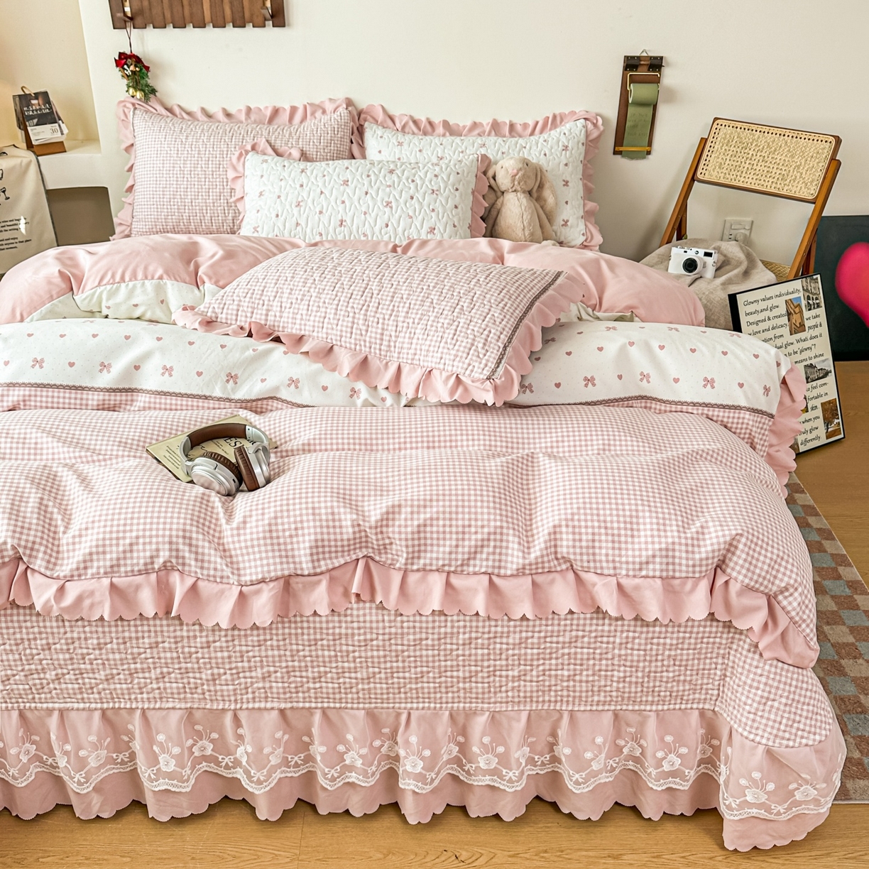 91家纺网 家纺一手货源 找家纺 雅眠居 2026直播爆款双层蕾丝花边夏被款床盖款四件套 彩格-粉