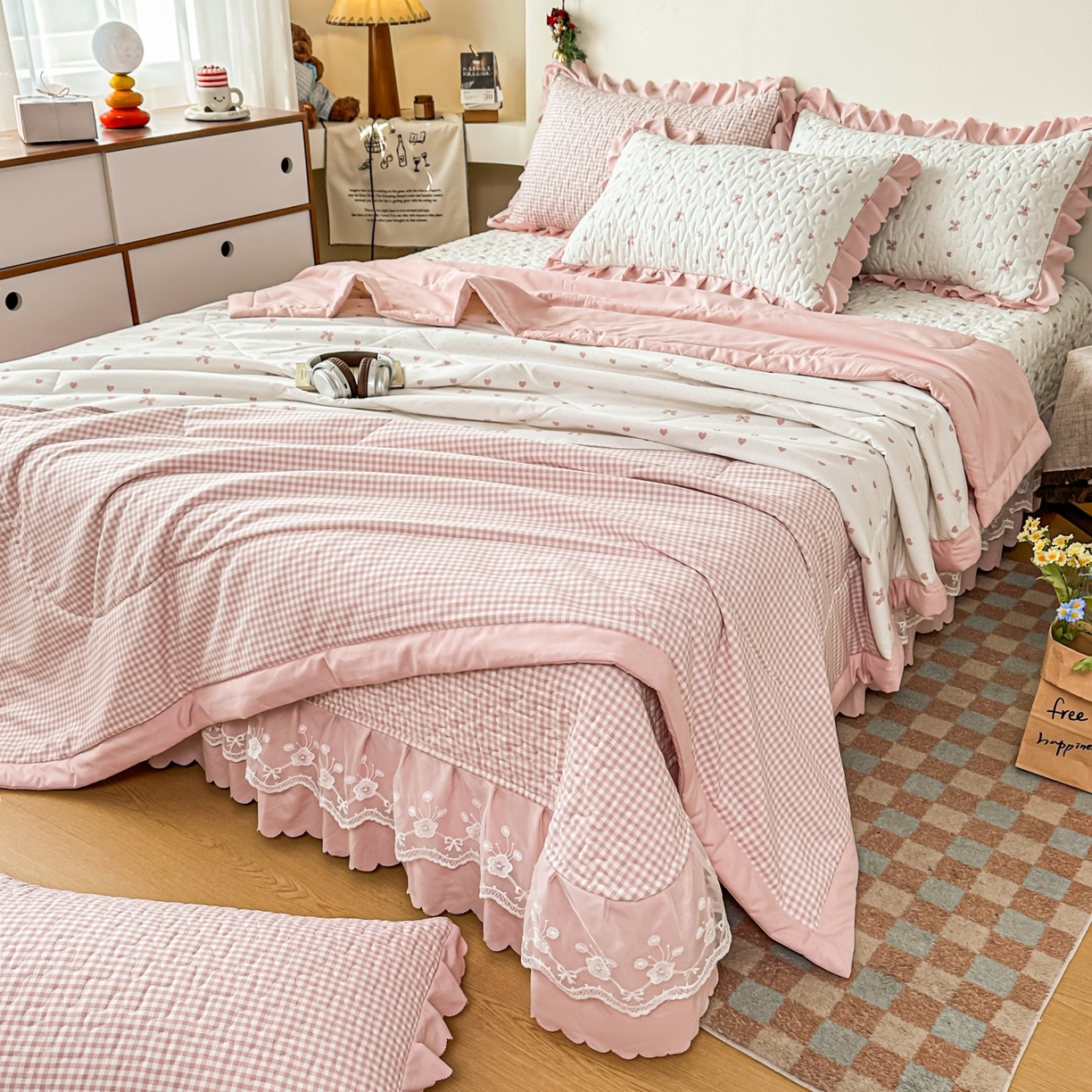 91家纺网 家纺一手货源 找家纺 雅眠居 2026直播爆款双层蕾丝花边夏被款床盖款四件套 彩格-粉