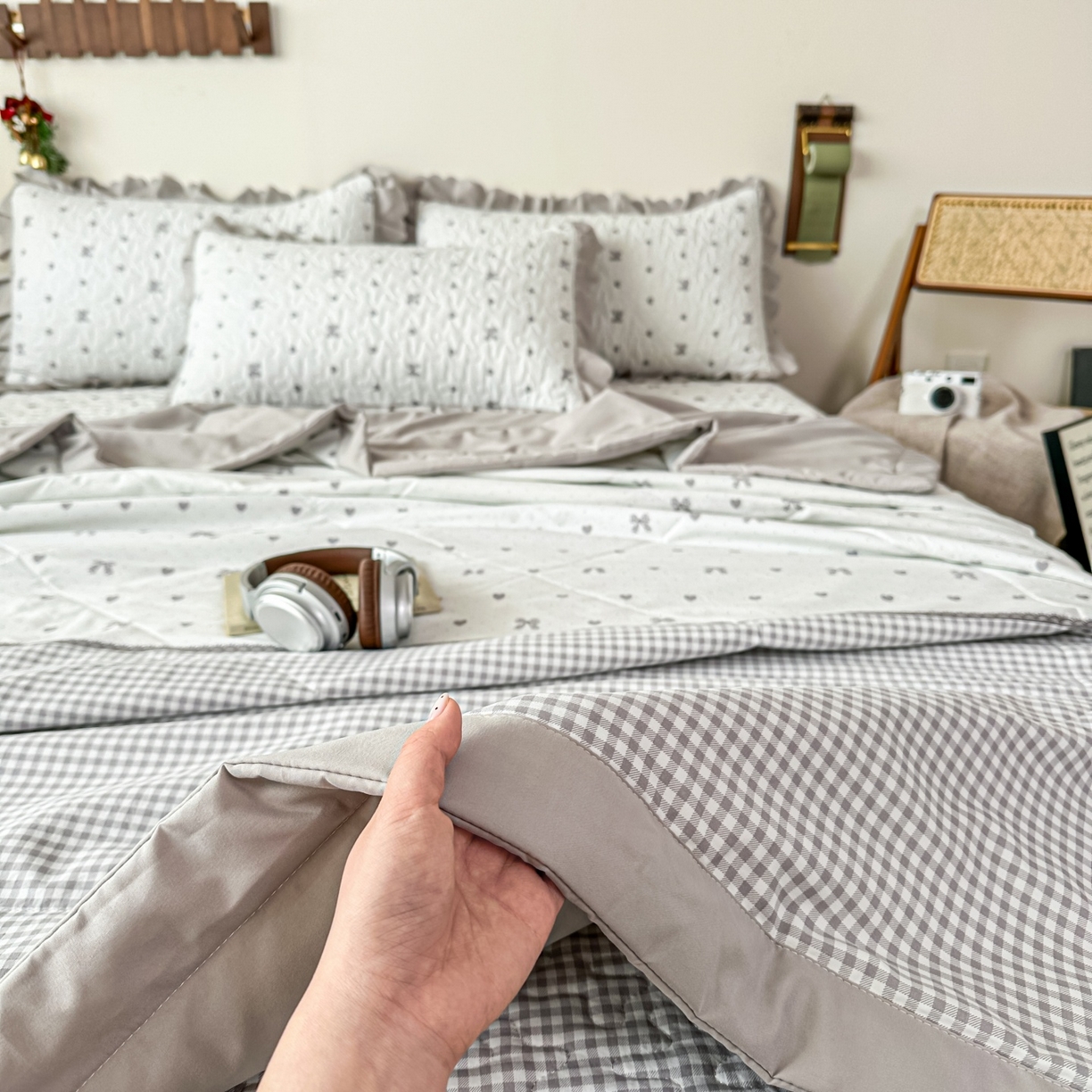 91家纺网 家纺一手货源 找家纺 雅眠居 2026直播爆款双层蕾丝花边夏被款床盖款四件套 彩格-灰