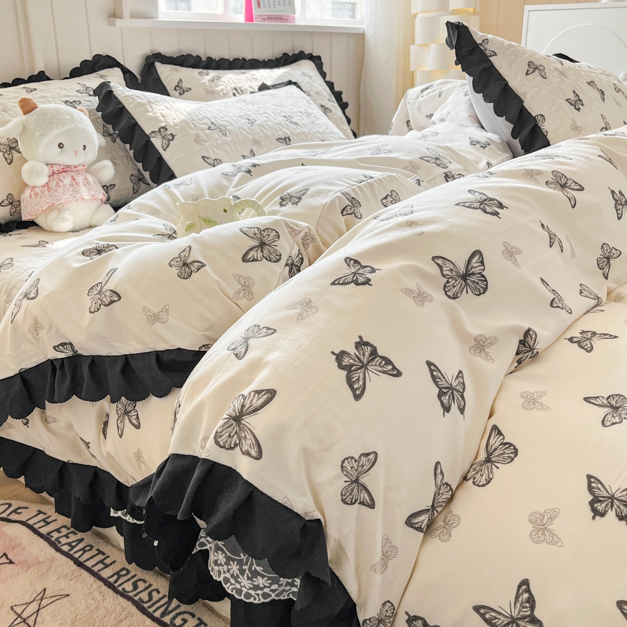 91家纺网 家纺一手货源 找家纺 雅眠居 2026直播爆款双层蕾丝花边夏被款床盖款四件套 蝴蝶印记