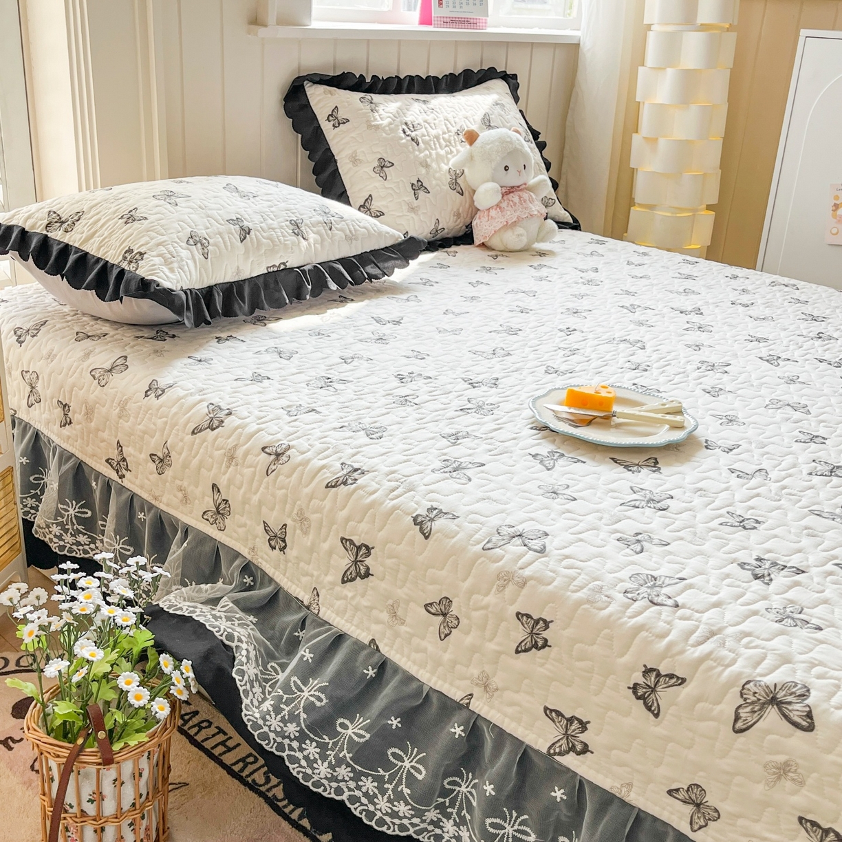 91家纺网 家纺一手货源 找家纺 雅眠居 2026直播爆款双层蕾丝花边夏被款床盖款四件套 蝴蝶印记