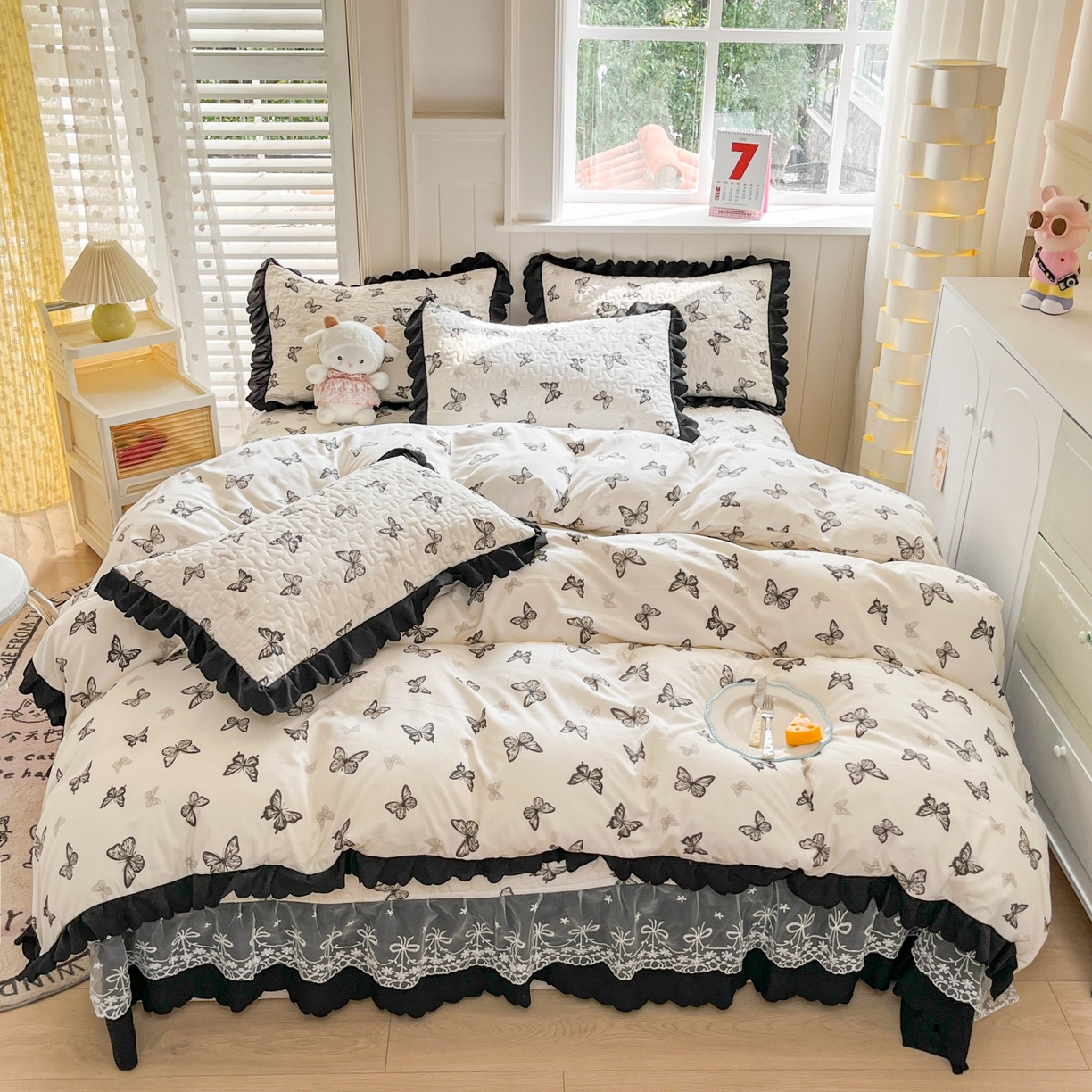 91家纺网 家纺一手货源 找家纺 雅眠居 2026直播爆款双层蕾丝花边夏被款床盖款四件套 蝴蝶印记