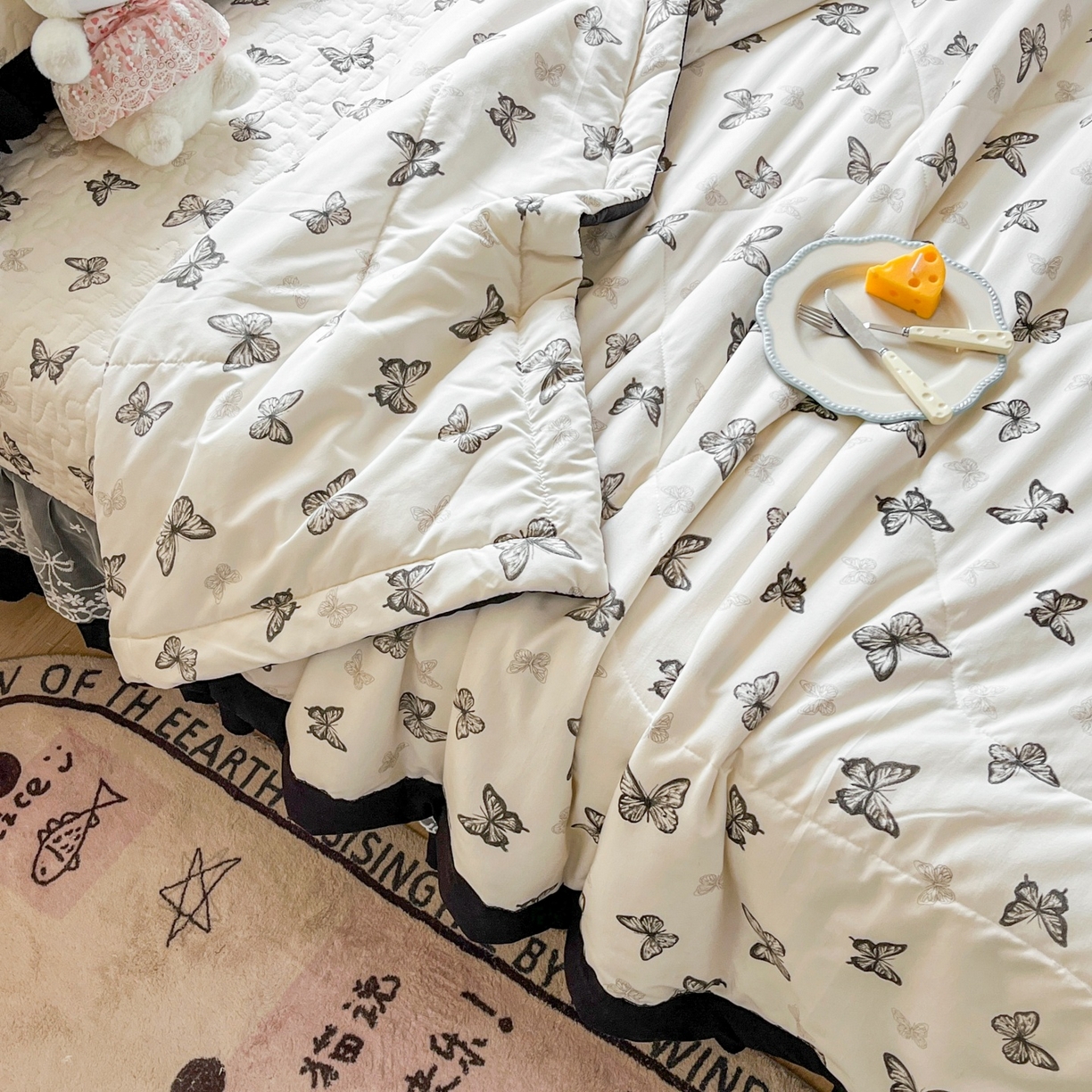 91家纺网 家纺一手货源 找家纺 雅眠居 2026直播爆款双层蕾丝花边夏被款床盖款四件套 蝴蝶印记