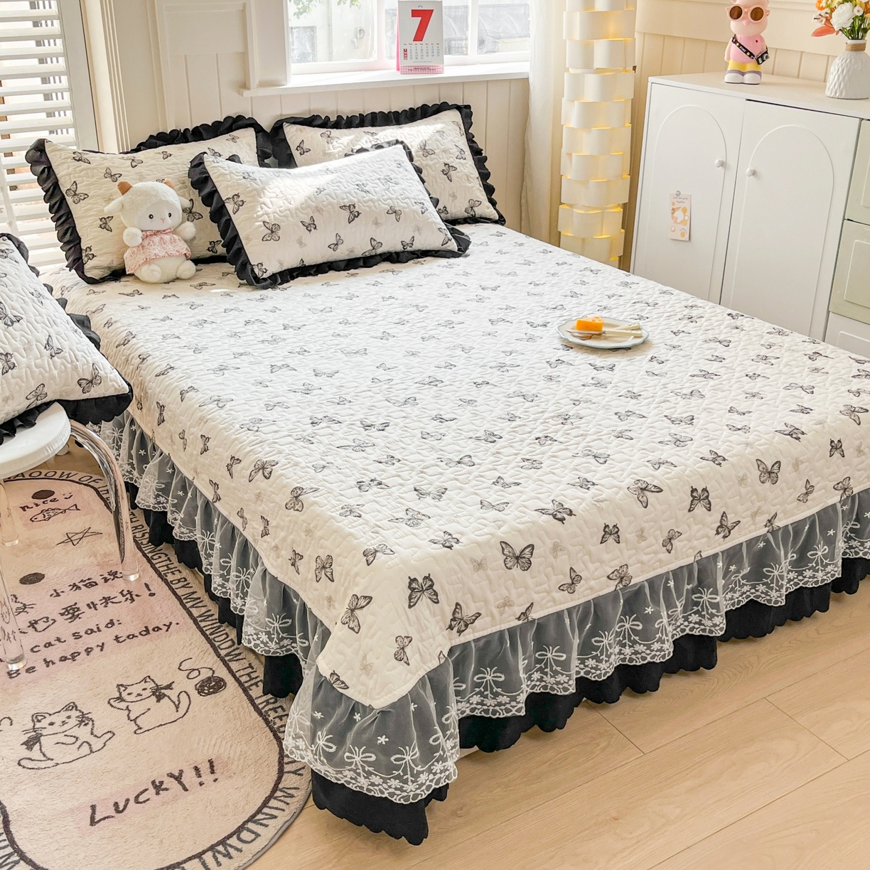 91家纺网 家纺一手货源 找家纺 雅眠居 2026直播爆款双层蕾丝花边夏被款床盖款四件套 蝴蝶印记