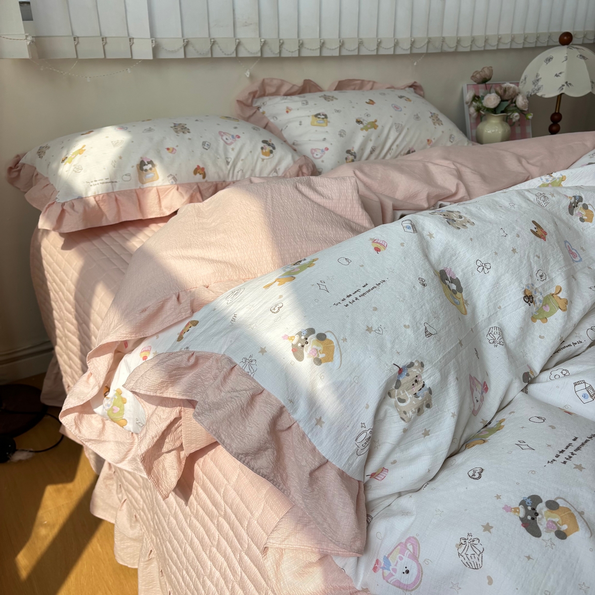 麦朵家居 2026新款花边款皱皱纱床盖款四件套水洗棉小清新三件套 萌宠乐园