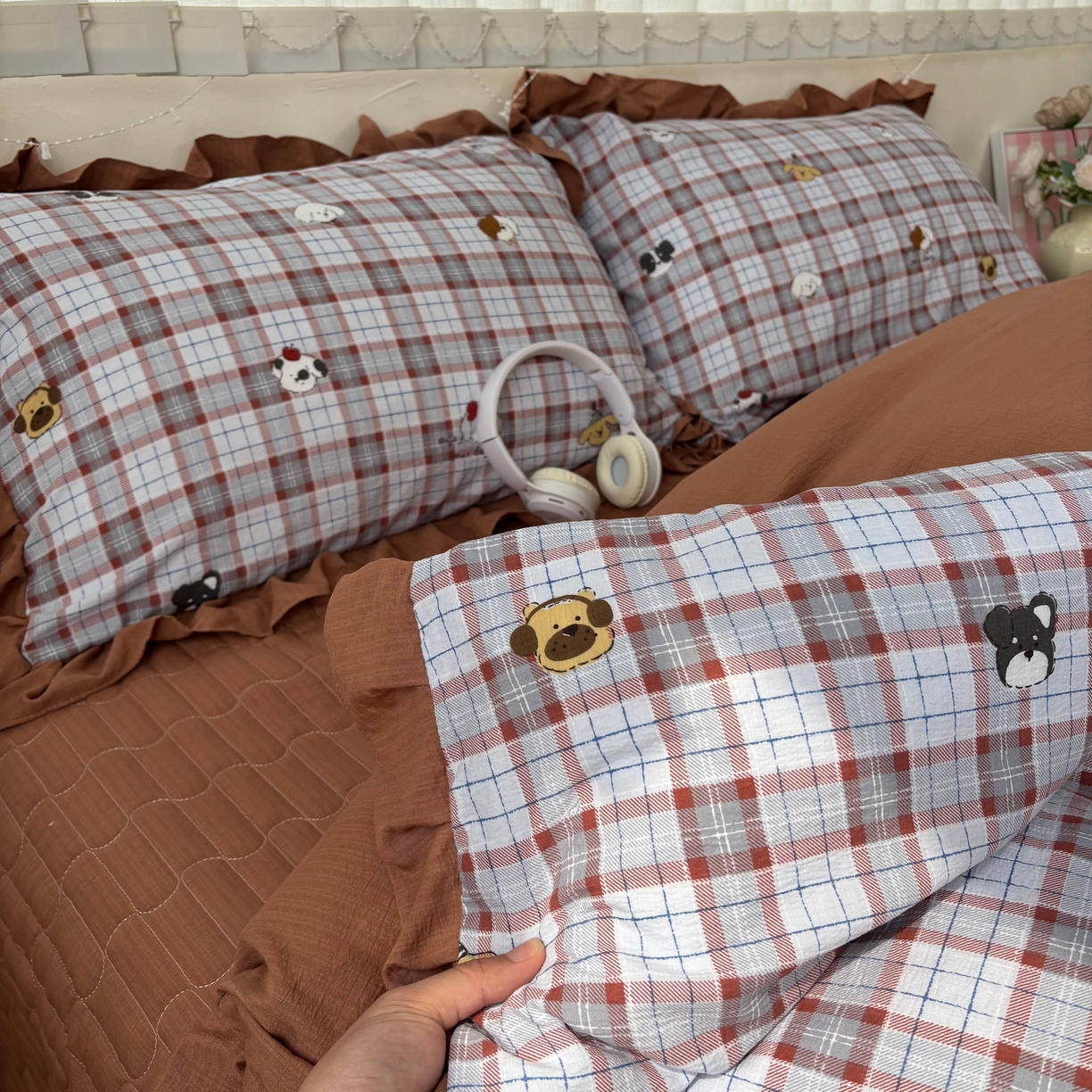 91家纺网 家纺一手货源 找家纺 麦朵家居 2026新款花边款皱皱纱床盖款四件套水洗棉小清新三件套 线条小狗