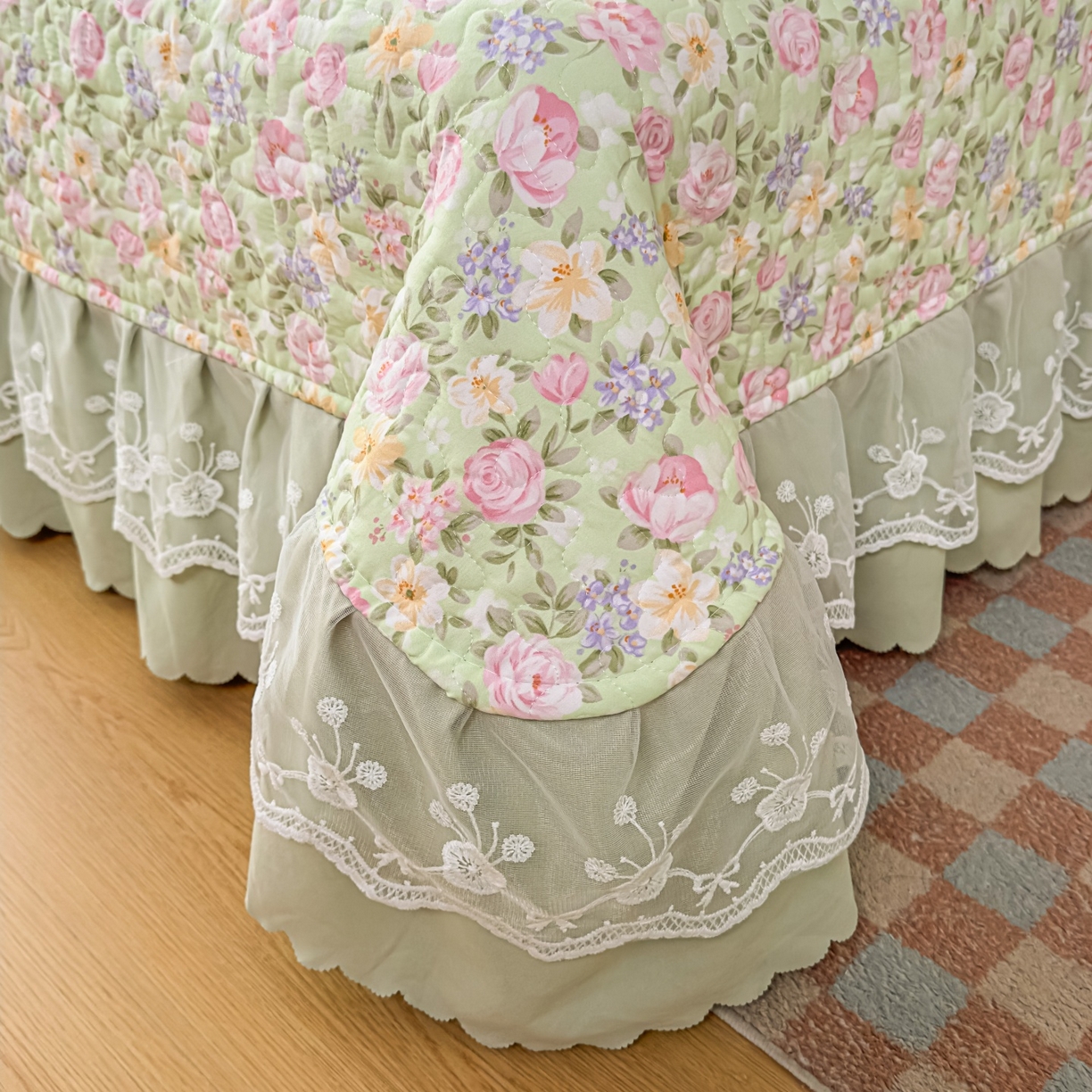 91家纺网 家纺一手货源 找家纺 雅眠居 2026直播爆款双层蕾丝花边夏被款床盖款四件套 花满满