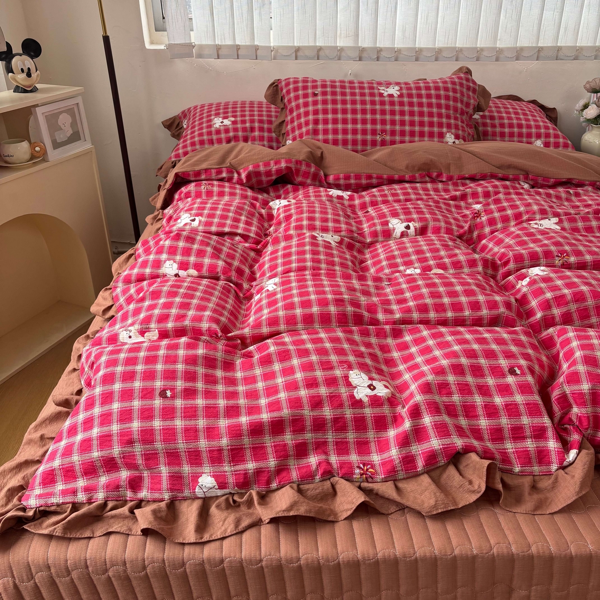 91家纺网 家纺一手货源 找家纺 麦朵家居 2026新款花边款皱皱纱床盖款四件套水洗棉小清新三件套 福瑞小马