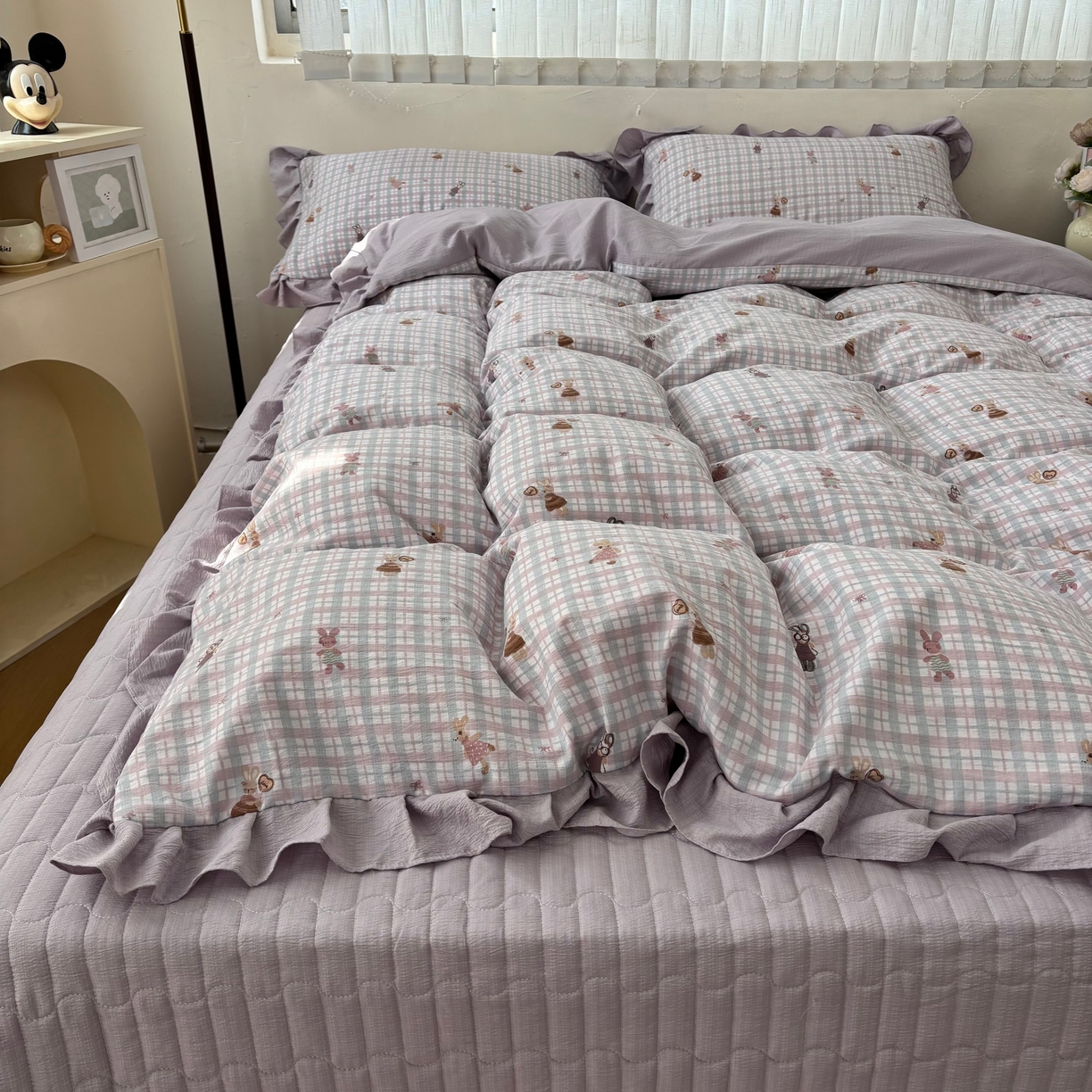 91家纺网 家纺一手货源 找家纺 麦朵家居 2026新款花边款皱皱纱床盖款四件套水洗棉小清新三件套 香芋小兔