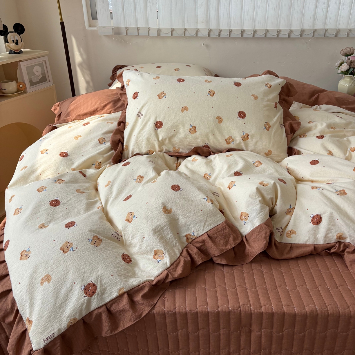 91家纺网 家纺一手货源 找家纺 麦朵家居 2026新款花边款皱皱纱床盖款四件套水洗棉小清新三件套 曲奇芝士