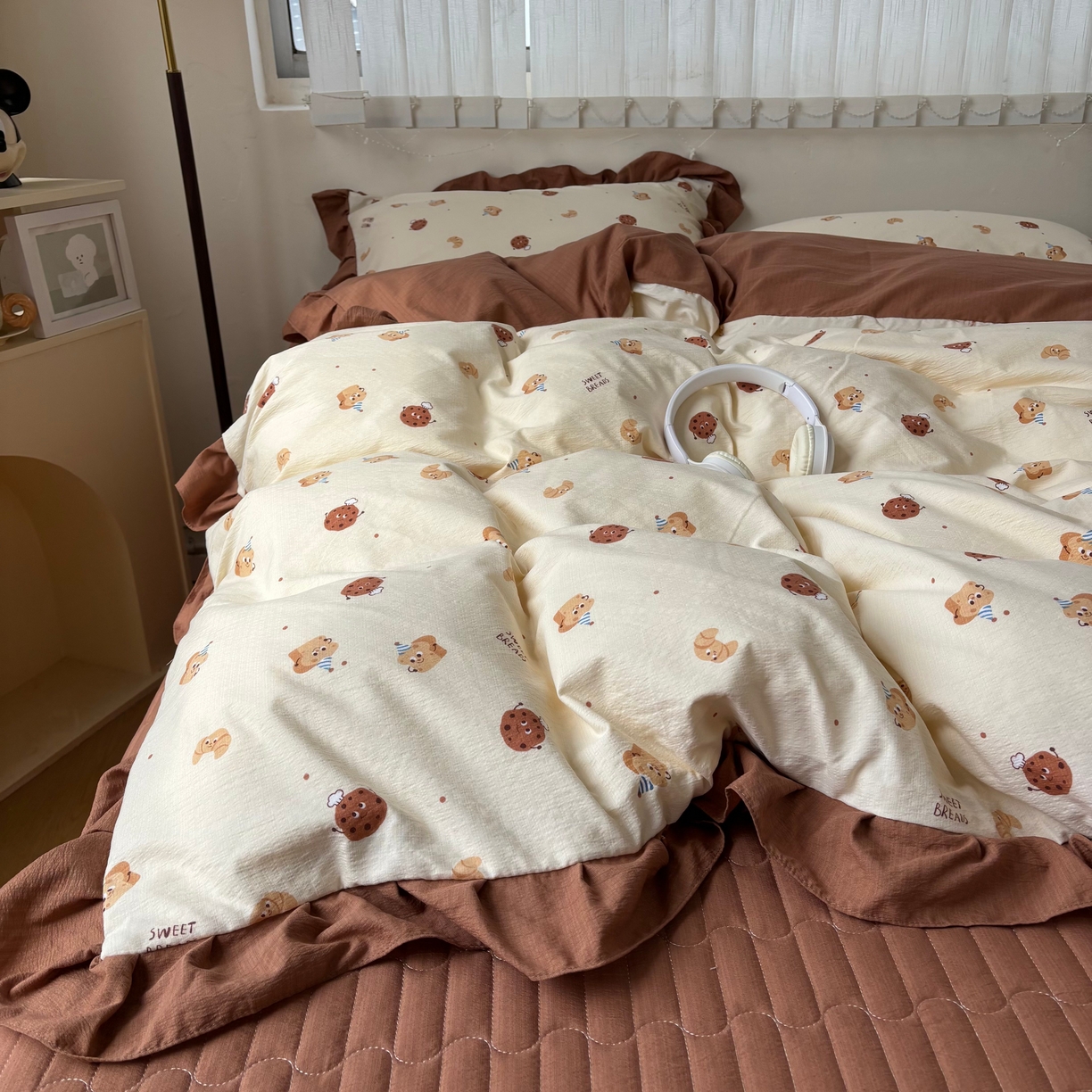 91家纺网 家纺一手货源 找家纺 麦朵家居 2026新款花边款皱皱纱床盖款四件套水洗棉小清新三件套 曲奇芝士