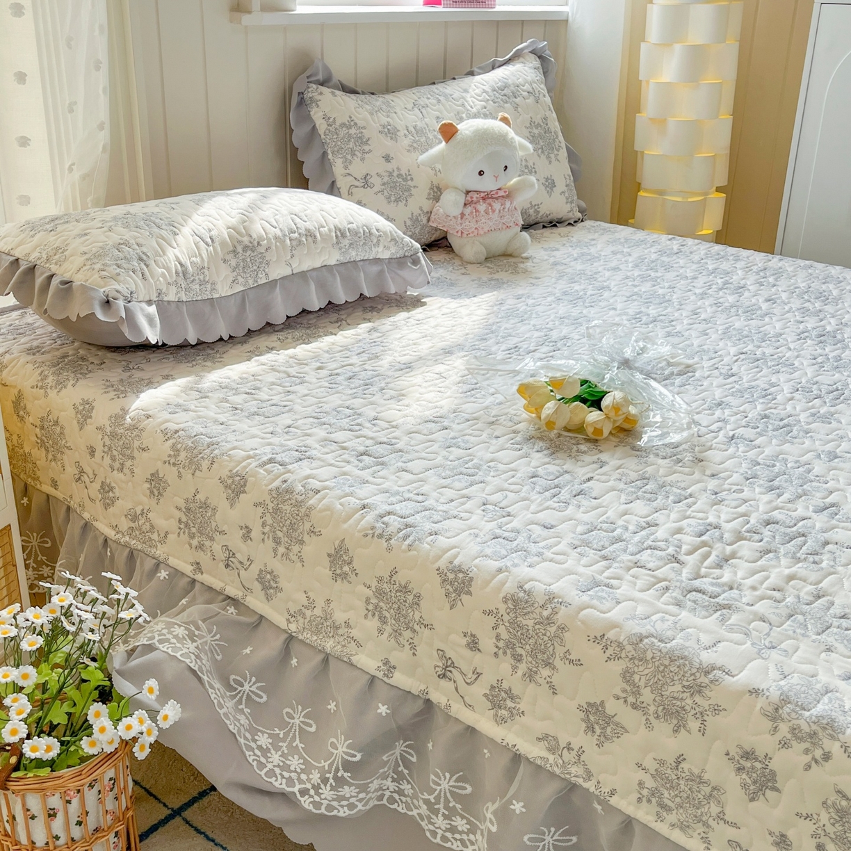 91家纺网 家纺一手货源 找家纺 雅眠居 2026直播爆款双层蕾丝花边夏被款床盖款四件套 灰韵