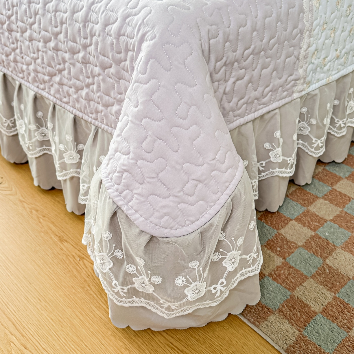 91家纺网 家纺一手货源 找家纺 雅眠居 2026直播爆款双层蕾丝花边夏被款床盖款四件套 秘境-灰