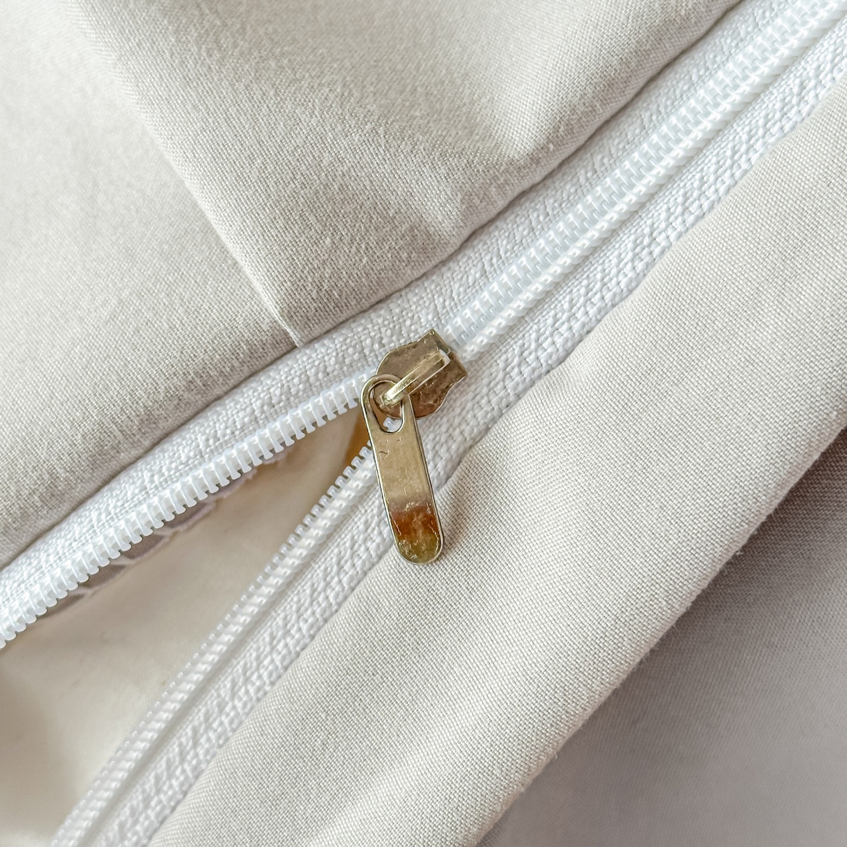 91家纺网 家纺一手货源 找家纺 雅眠居 2026直播爆款双层蕾丝花边夏被款床盖款四件套 秘境-灰