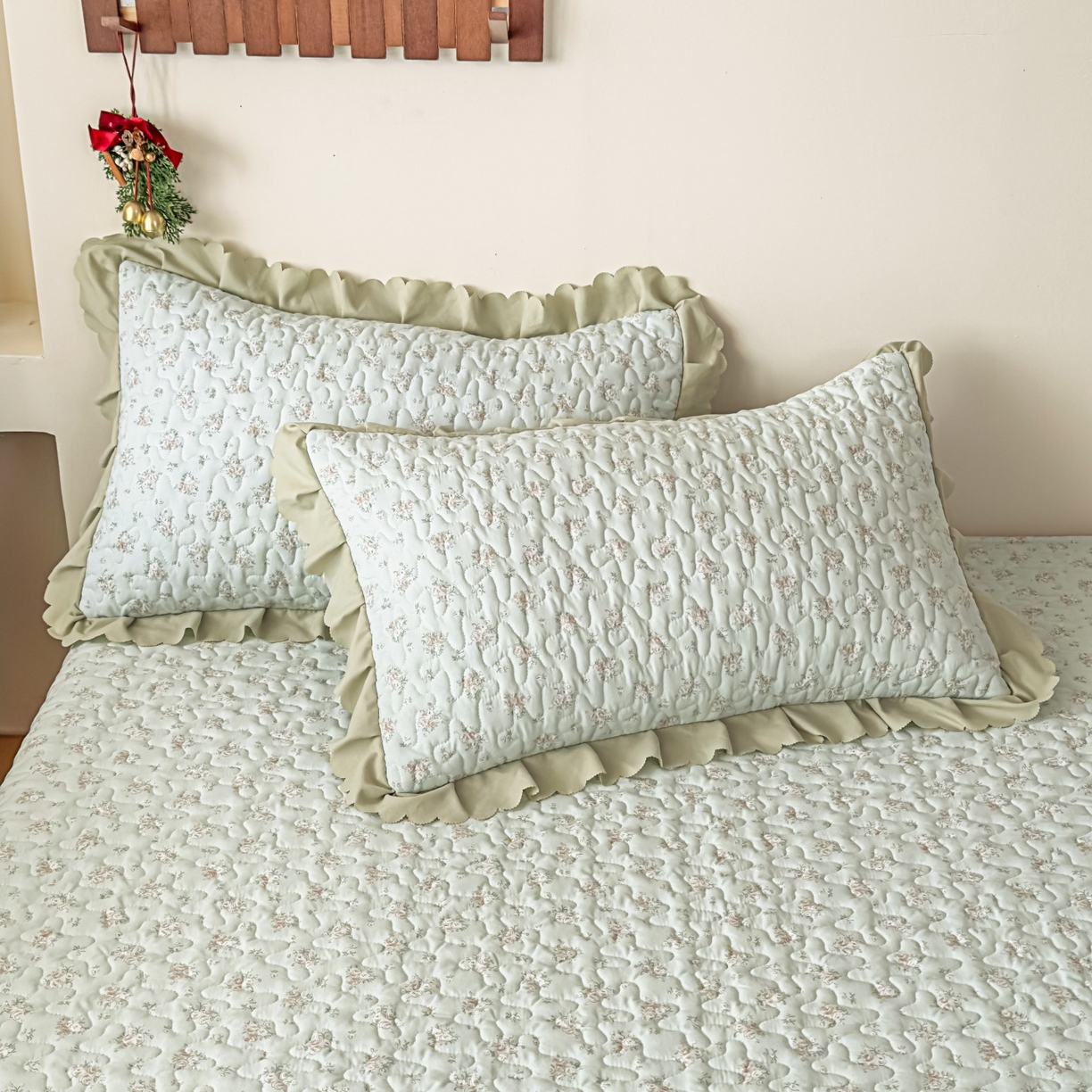 91家纺网 家纺一手货源 找家纺 雅眠居 2026直播爆款双层蕾丝花边夏被款床盖款四件套 秘境-绿