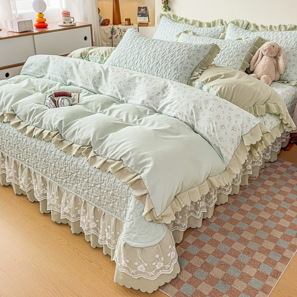 91家纺网 家纺一手货源 找家纺 雅眠居 2026直播爆款双层蕾丝花边夏被款床盖款四件套 秘境-绿