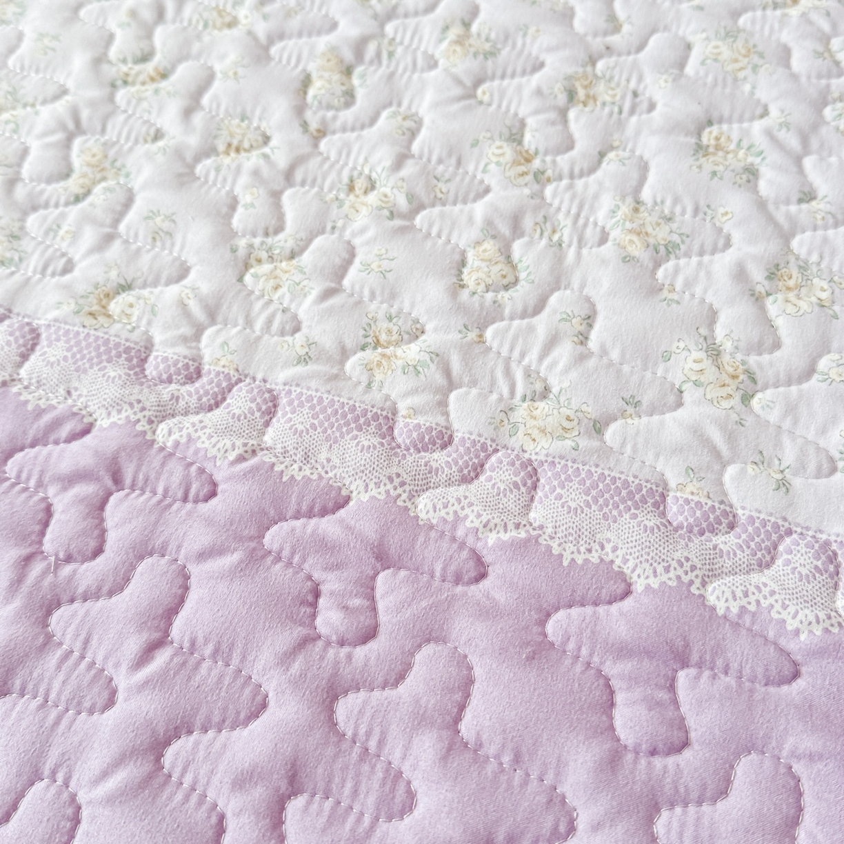 91家纺网 家纺一手货源 找家纺 雅眠居 2026直播爆款双层蕾丝花边夏被款床盖款四件套 秘境-紫