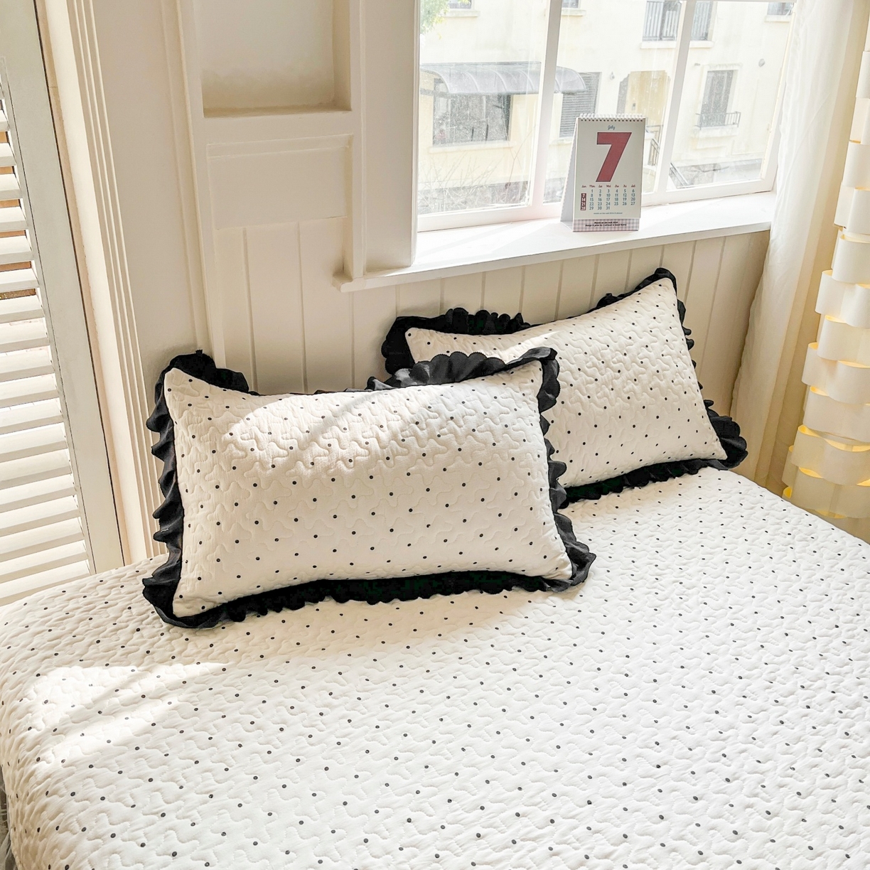 91家纺网 家纺一手货源 找家纺 雅眠居 2026直播爆款双层蕾丝花边夏被款床盖款四件套 奶油波点