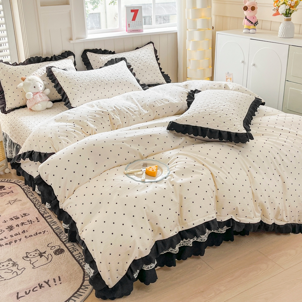 91家纺网 家纺一手货源 找家纺 雅眠居 2026直播爆款双层蕾丝花边夏被款床盖款四件套 奶油波点