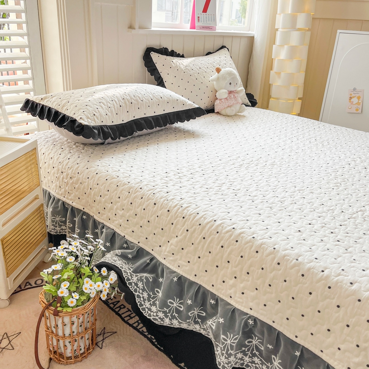 91家纺网 家纺一手货源 找家纺 雅眠居 2026直播爆款双层蕾丝花边夏被款床盖款四件套 奶油波点