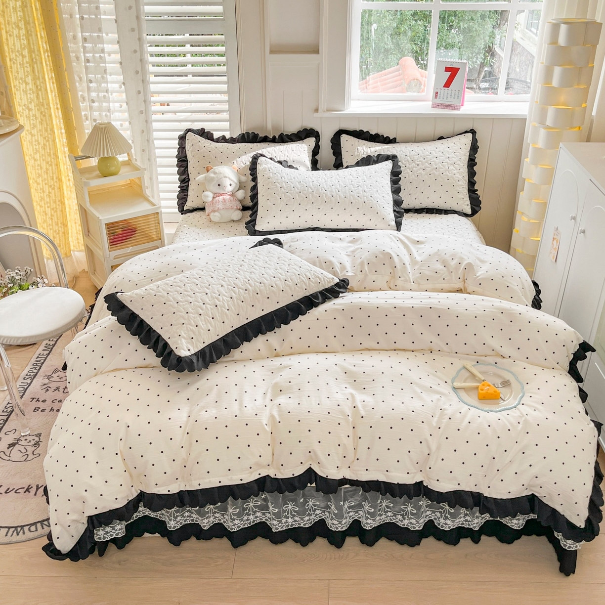 91家纺网 家纺一手货源 找家纺 雅眠居 2026直播爆款双层蕾丝花边夏被款床盖款四件套 奶油波点