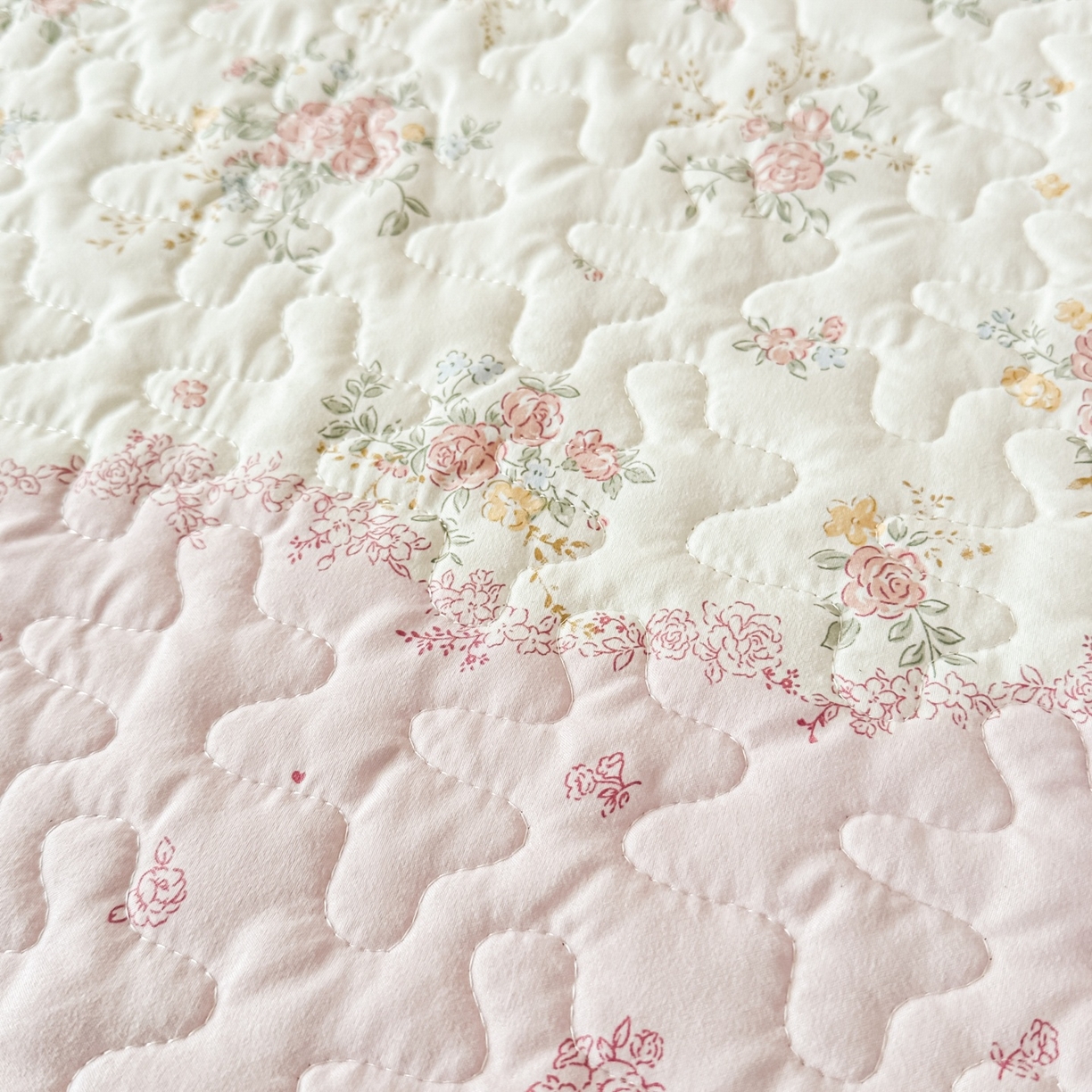 91家纺网 家纺一手货源 找家纺 雅眠居 2026直播爆款双层蕾丝花边夏被款床盖款四件套 诗意