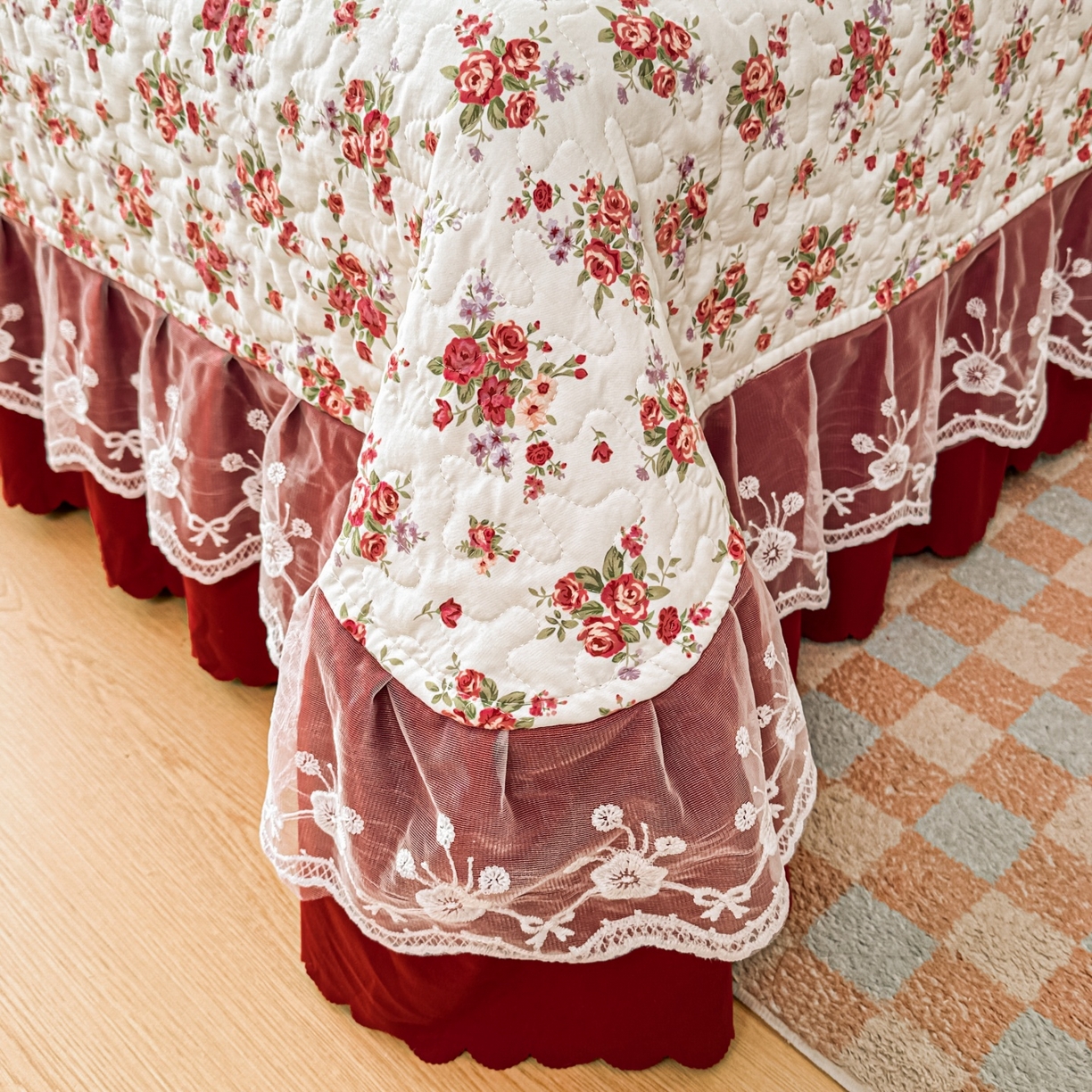 91家纺网 家纺一手货源 找家纺 雅眠居 2026直播爆款双层蕾丝花边夏被款床盖款四件套 胭花集