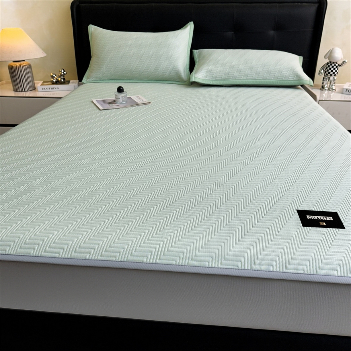 91家纺网 家纺一手货源 找家纺 慕木家纺 2026新款A类高克重三明治复合乙纶提花冰豆豆凉席床笠冰棱斜纹系列（提供买家秀） 冰棱斜纹-绿床笠款