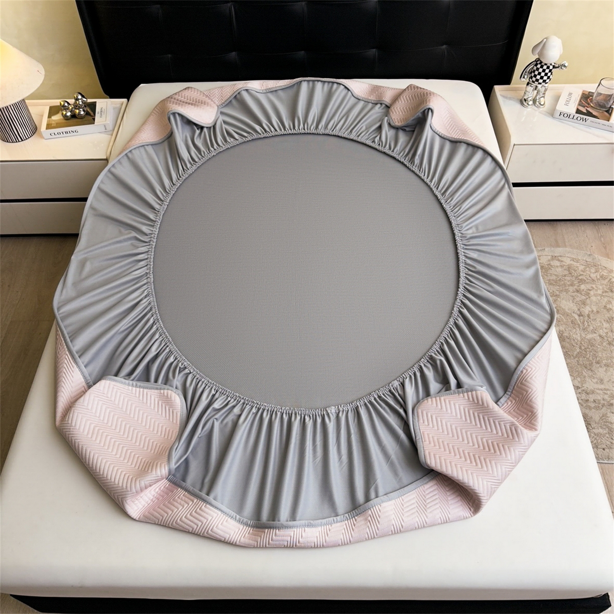 91家纺网 家纺一手货源 找家纺 慕木家纺 2026新款A类高克重三明治复合乙纶提花冰豆豆凉席床笠冰棱斜纹系列（提供买家秀） 冰棱斜纹-粉床笠款