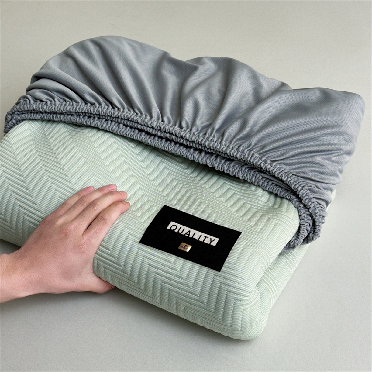 91家纺网 家纺一手货源 找家纺 慕木家纺 2026新款A类高克重三明治复合乙纶提花冰豆豆凉席床笠冰棱斜纹系列（提供买家秀） 冰棱斜纹-绿床笠款