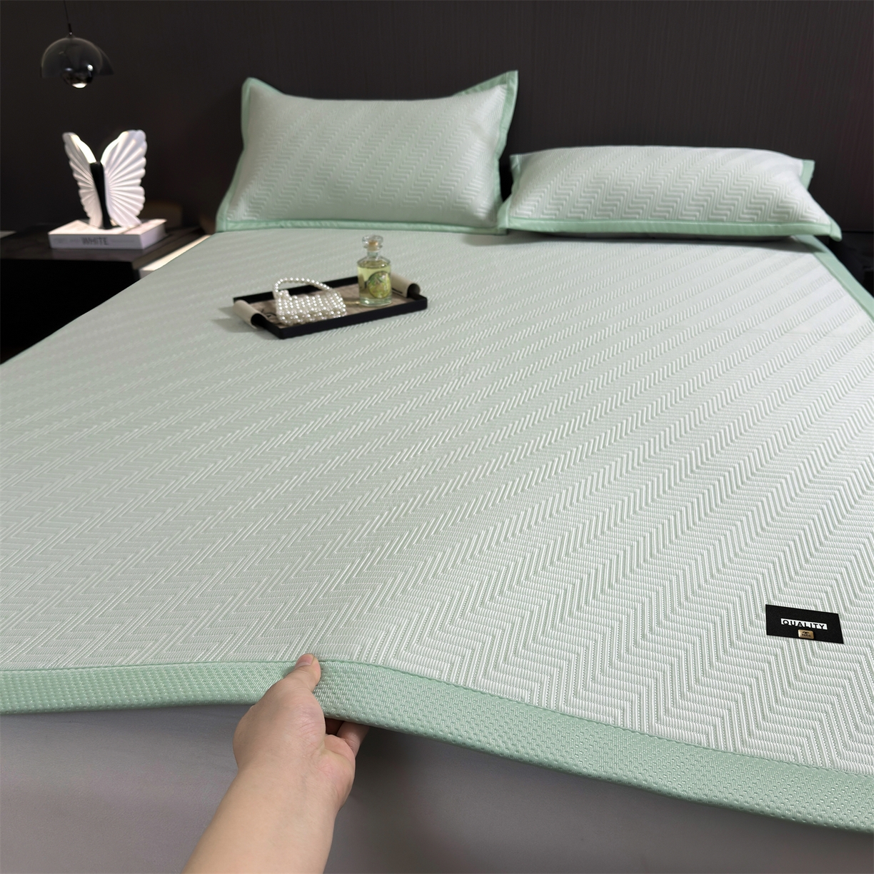 91家纺网 家纺一手货源 找家纺 慕木家纺 2026新款A类高克重三明治复合乙纶提花冰豆豆凉席床笠冰棱斜纹系列（提供买家秀） 冰棱斜纹-绿床席款