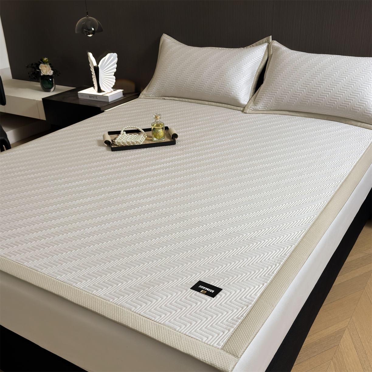 91家纺网 家纺一手货源 找家纺 慕木家纺 2026新款A类高克重三明治复合乙纶提花冰豆豆凉席床笠冰棱斜纹系列（提供买家秀） 冰棱斜纹-卡其床席款