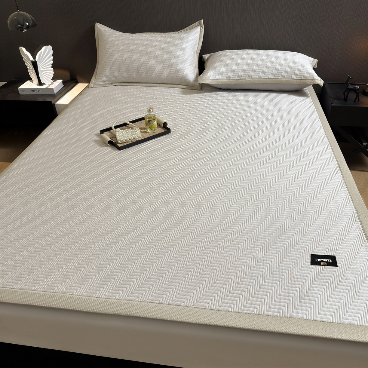 91家纺网 家纺一手货源 找家纺 慕木家纺 2026新款A类高克重三明治复合乙纶提花冰豆豆凉席床笠冰棱斜纹系列（提供买家秀） 冰棱斜纹-卡其床席款