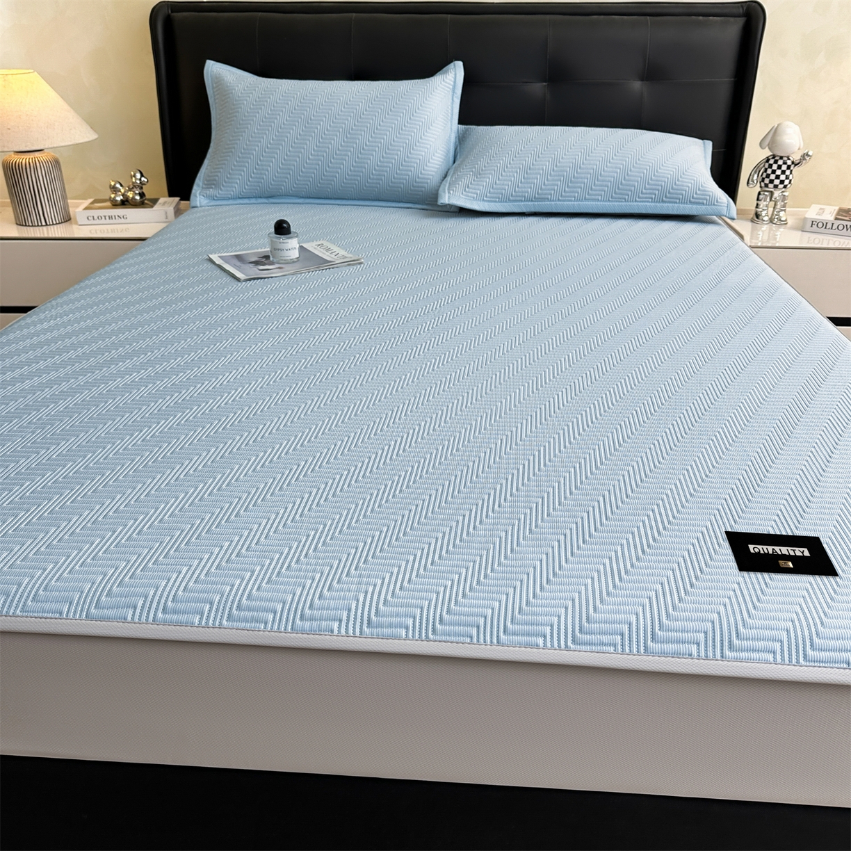 91家纺网 家纺一手货源 找家纺 慕木家纺 2026新款A类高克重三明治复合乙纶提花冰豆豆凉席床笠冰棱斜纹系列（提供买家秀） 冰棱斜纹-蓝床笠款