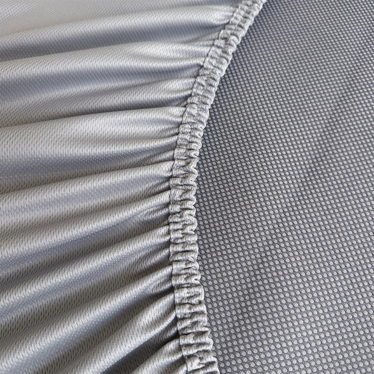 91家纺网 家纺一手货源 找家纺 慕木家纺 2026新款A类高克重三明治复合乙纶提花冰豆豆凉席床笠冰棱斜纹系列（提供买家秀） 冰棱斜纹-灰床笠款