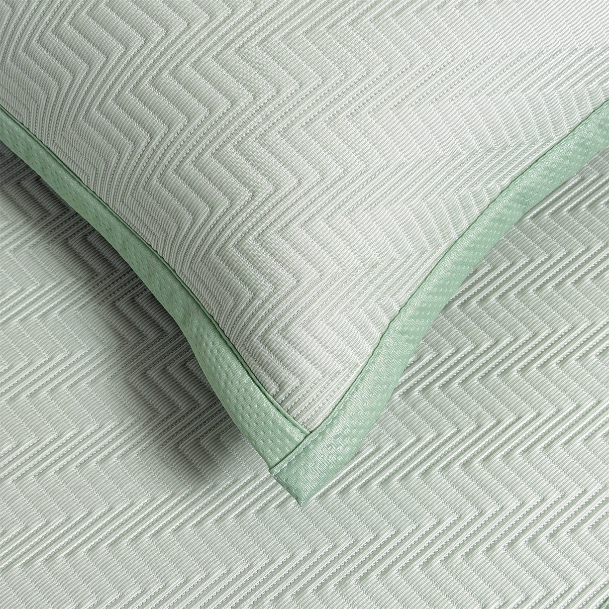 91家纺网 家纺一手货源 找家纺 慕木家纺 2026新款A类高克重三明治复合乙纶提花冰豆豆凉席床笠冰棱斜纹系列（提供买家秀） 冰棱斜纹-绿床席款