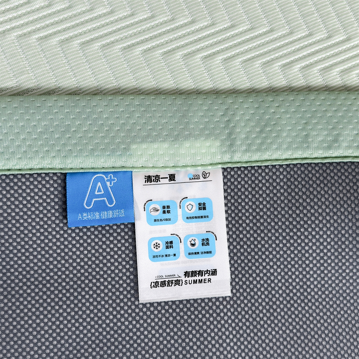 91家纺网 家纺一手货源 找家纺 慕木家纺 2026新款A类高克重三明治复合乙纶提花冰豆豆凉席床笠冰棱斜纹系列（提供买家秀） 冰棱斜纹-绿床席款