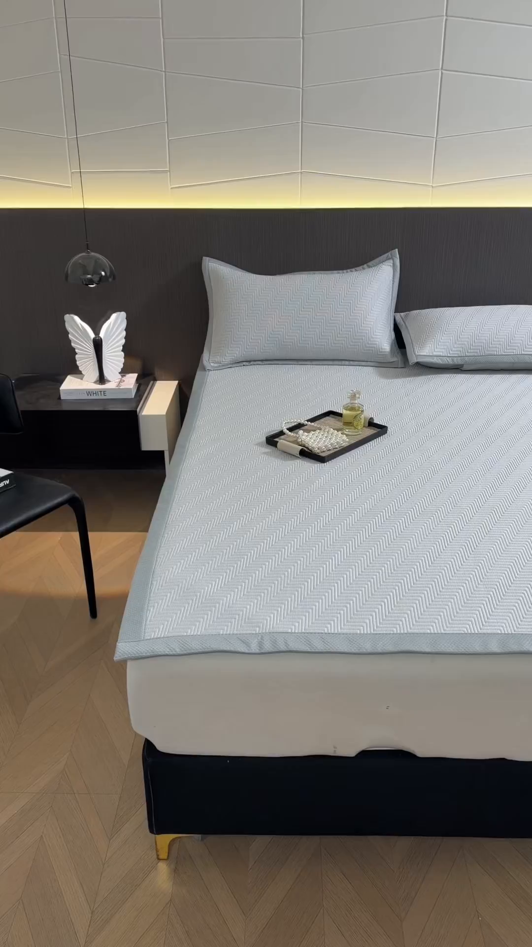 91家纺网 家纺一手货源 找家纺 慕木家纺 2026新款A类高克重三明治复合乙纶提花冰豆豆凉席床笠冰棱斜纹系列（提供买家秀） 冰棱斜纹-灰床席款