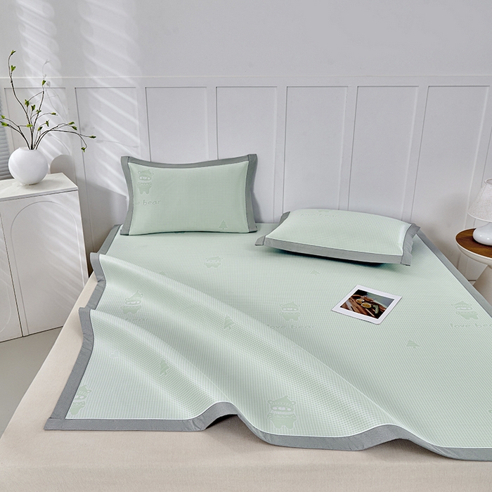 91家纺网 家纺一手货源 找家纺 小牛席业 2026新款【实拍风格】双PE高凉感-韩版小熊提花冰丝席凉席竹席藤席冰藤席乳胶席豆豆席 抹茶