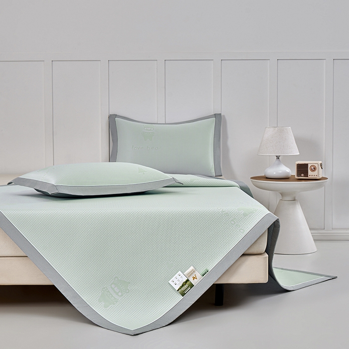 91家纺网 家纺一手货源 找家纺 小牛席业 2026新款【实拍风格】双PE高凉感-韩版小熊提花冰丝席凉席竹席藤席冰藤席乳胶席豆豆席 抹茶