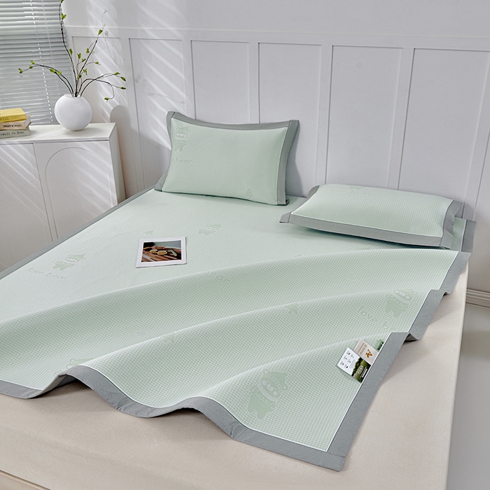 91家纺网 家纺一手货源 找家纺 小牛席业 2026新款【实拍风格】双PE高凉感-韩版小熊提花冰丝席凉席竹席藤席冰藤席乳胶席豆豆席 抹茶