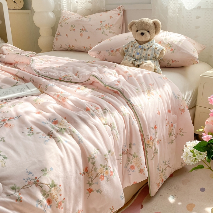 91家纺网 家纺一手货源 找家纺 （总）恋之巢家纺 2026新款四季款可水洗牛奶丝针织棉夏被大豆夏凉被空调被可机洗薄被子被芯直播外贸专供大豆被夏被