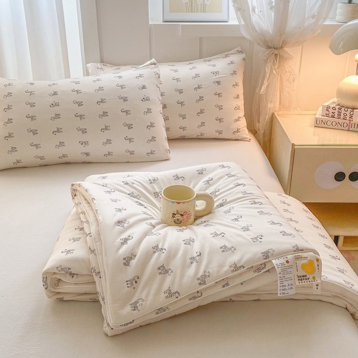 91家纺网 家纺一手货源 找家纺 （总）恋之巢家纺 2026新款四季款可水洗牛奶丝针织棉夏被大豆夏凉被空调被可机洗薄被子被芯直播外贸专供大豆被夏被