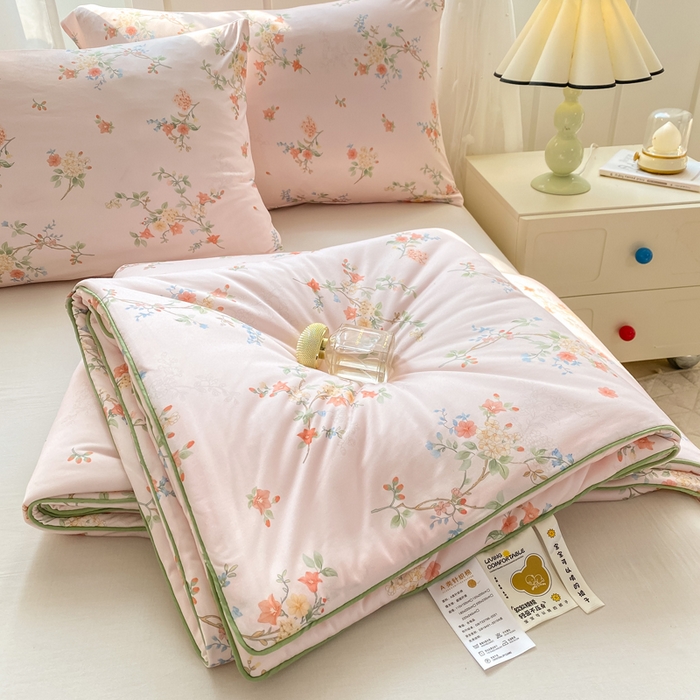 91家纺网 家纺一手货源 找家纺 恋之巢家纺 2026新款四季款可水洗牛奶丝针织棉夏被大豆夏凉被空调被可机洗薄被子被芯直播外贸专供大豆被夏被 夕颜-软糯款