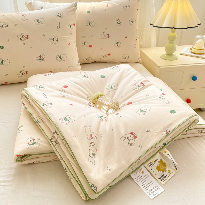 91家纺网 家纺一手货源 找家纺 恋之巢家纺 2026新款四季款可水洗牛奶丝针织棉夏被大豆夏凉被空调被可机洗薄被子被芯直播外贸专供大豆被夏被 法式小狗-软糯款