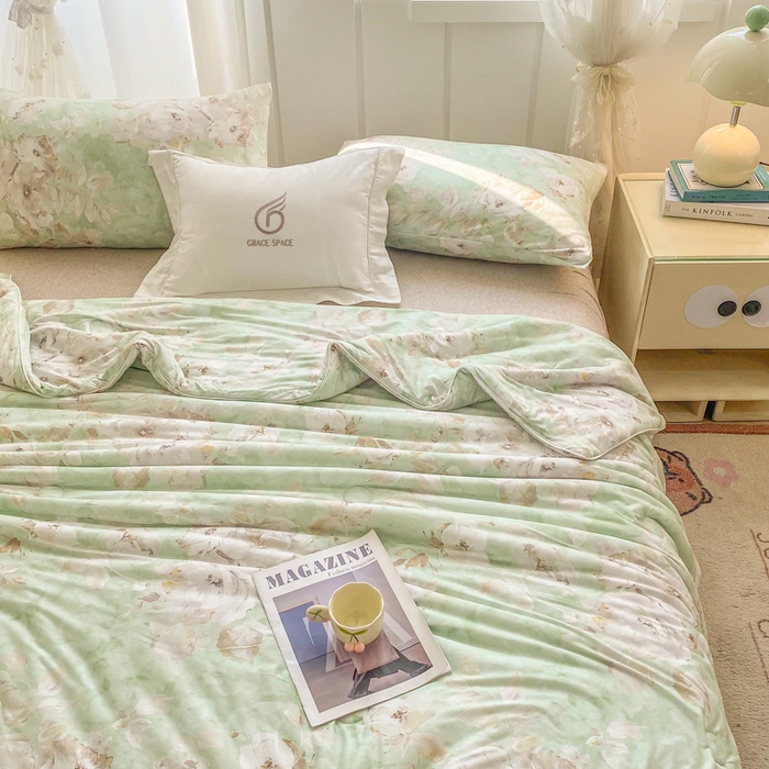 91家纺网 家纺一手货源 找家纺 恋之巢家纺 2026新款四季款可水洗牛奶丝针织棉夏被大豆夏凉被空调被可机洗薄被子被芯直播外贸专供大豆被夏被 缤纷舞叶-绿